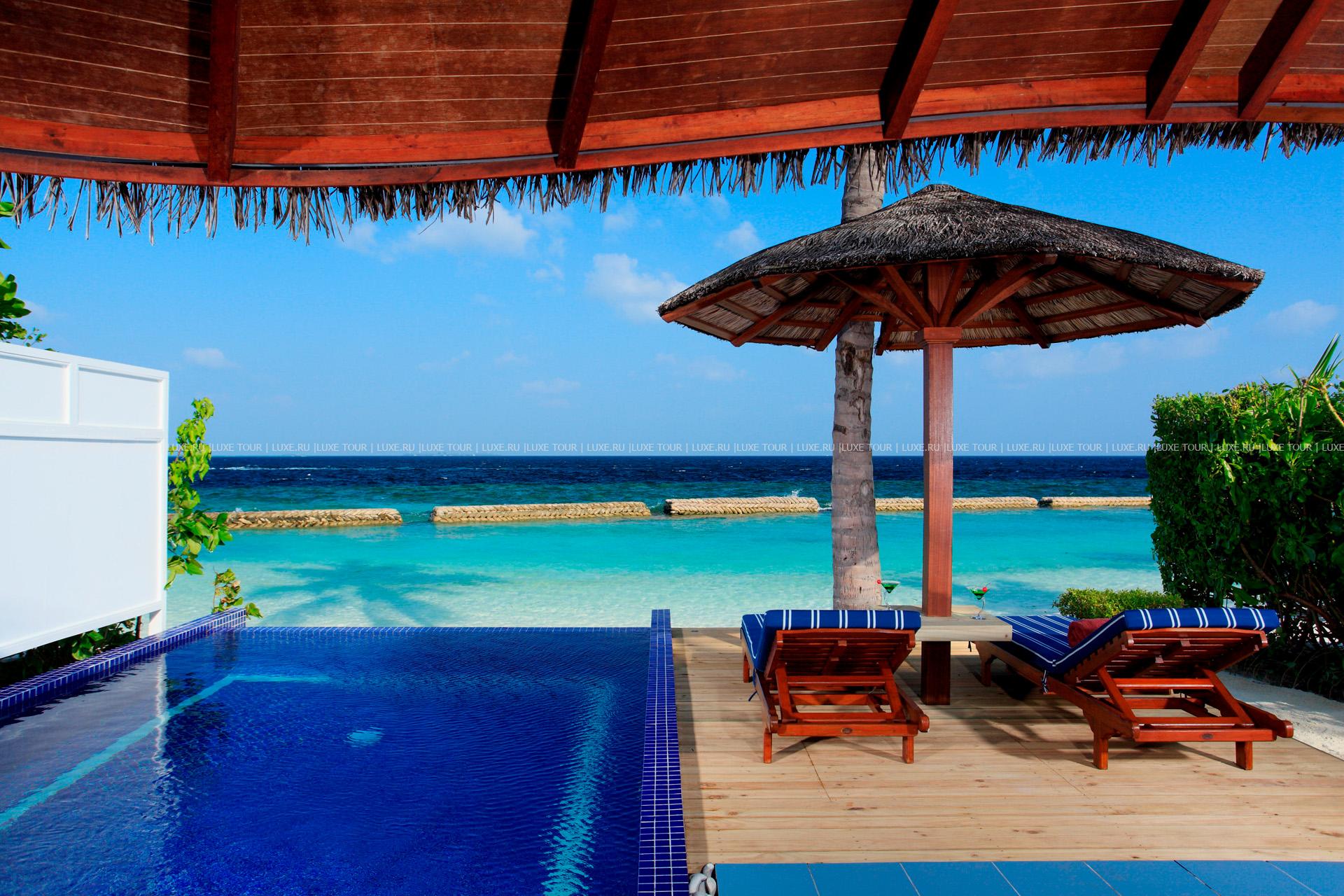 Centara grand island resort. Мальдивы Centara Grand. Мальдивы отель Сентара. Отель центара Гранд Резорт Мальдивы. Centara Grand Island Resort & Spa 5*.