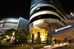 Narai Statue and entrance