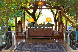 The grand entrance to Royal Malewane