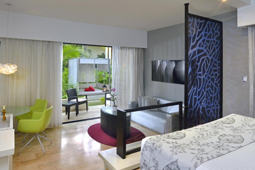 Royal Service Luxury Junior Suite with Private Garden
