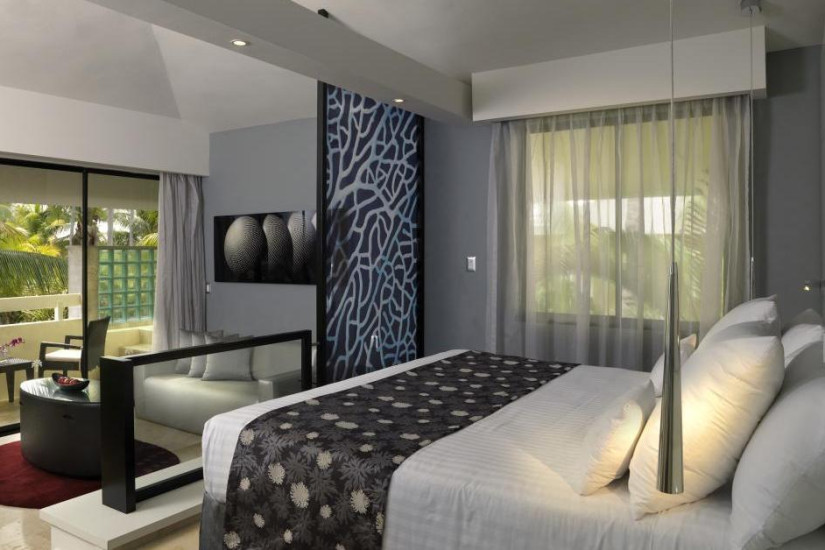 Royal Service Garden View Suite