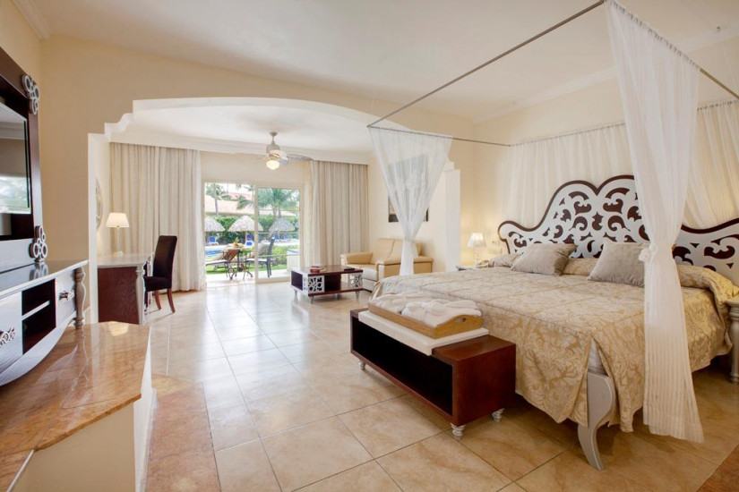 Majestic Junior Suite Swim Up