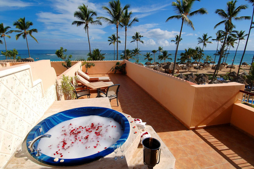 Colonial Junior Suite Ocean Front (Outdoor Jacuzzi)