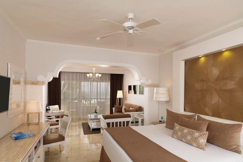 Royal Service Garden View Suite